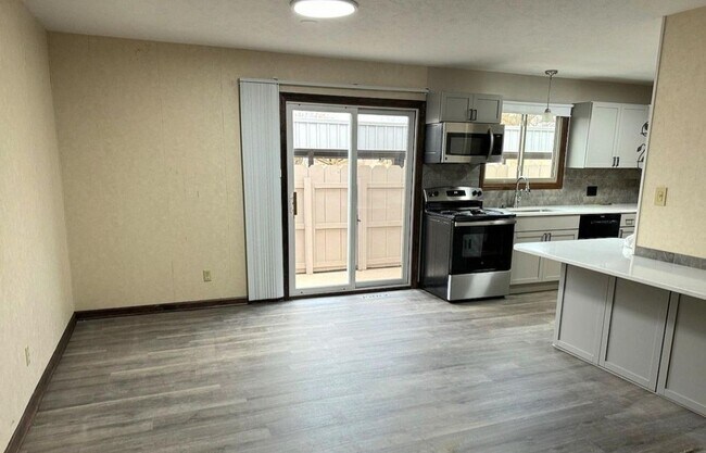 Foto del edificio - 1911 Glendale Rd