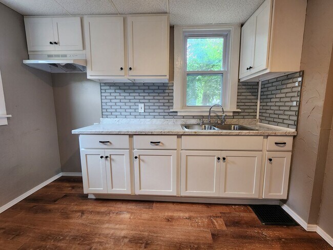 Foto del edificio - Three Bedroom Single Family Home!