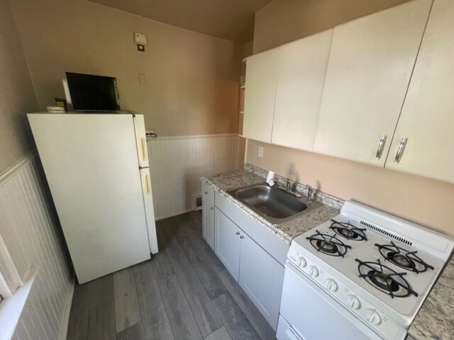 Kitchen - 1165 Morton Ave