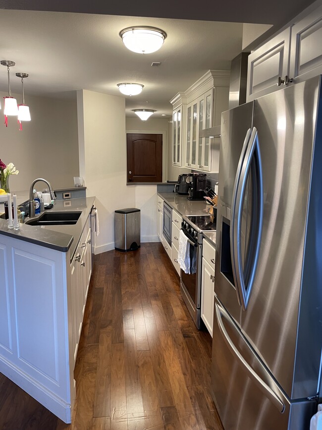 Kitchen - 332 S Linn St