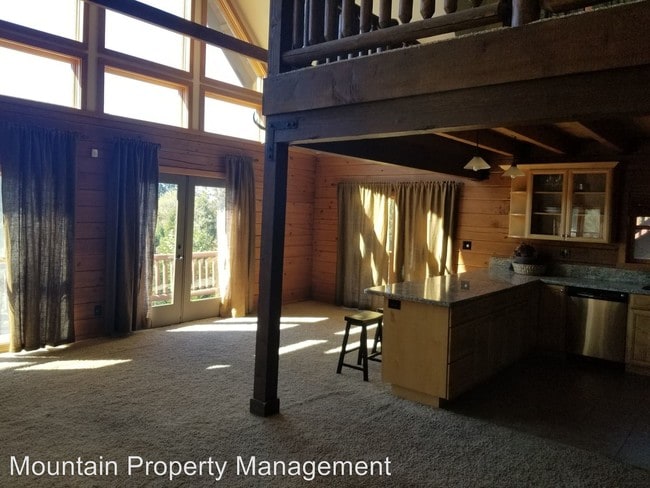 Building Photo - 1162 Saturn Way