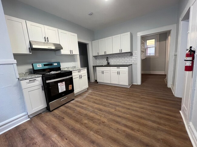 Building Photo - 55 Schley St