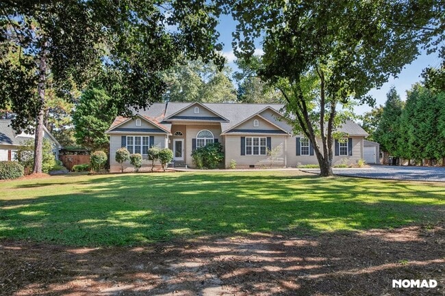 Building Photo - 124 Pinesage Dr