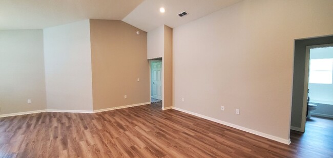 Foto del edificio - Beautiful 4-Bedroom, 2-Bathroom in Lakeland