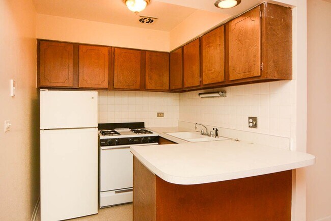 Building Photo - 443 W Aldine Ave