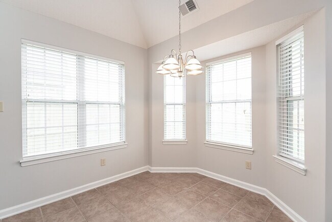 Building Photo - 4190 Louden Dr