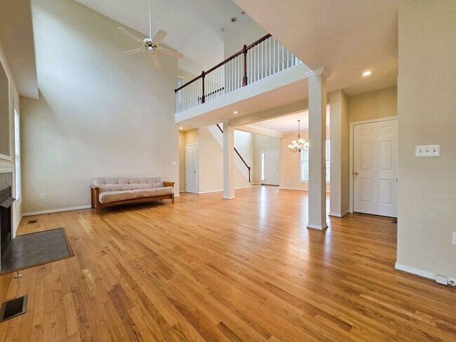Foto del edificio - Large contemporary in Birkdale Subdivision with open floor plan and private screened in porch.