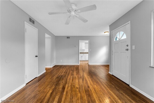 Foto del edificio - 13514 Emery Ave