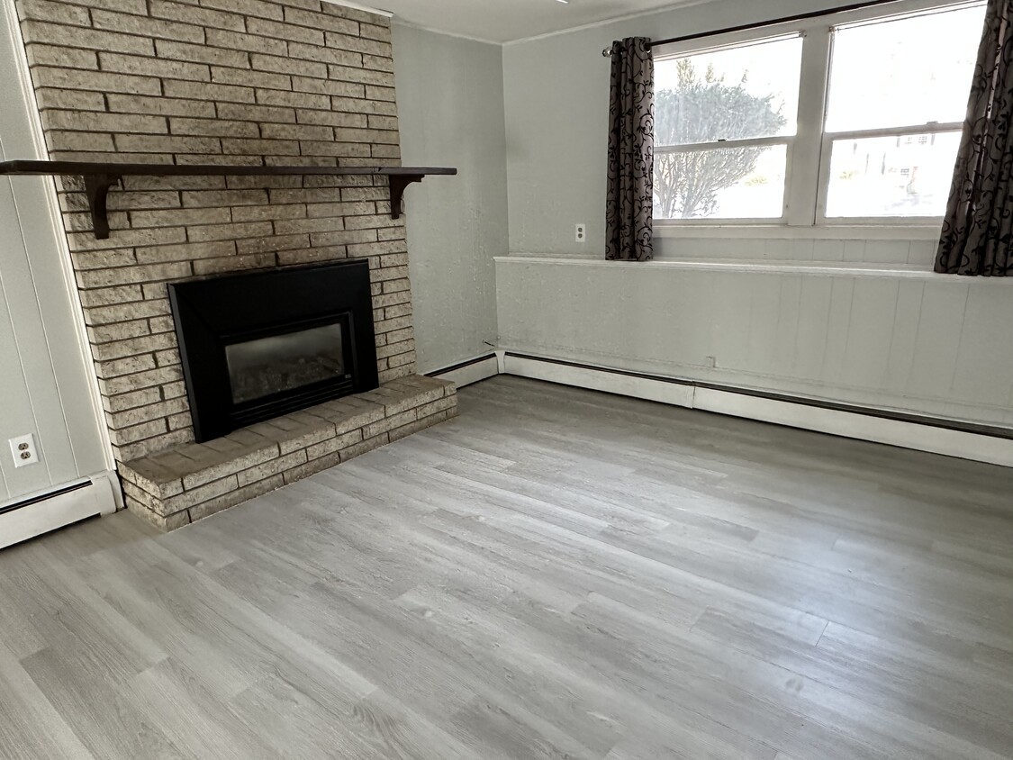 Living Room - 11 S Hollow Dr