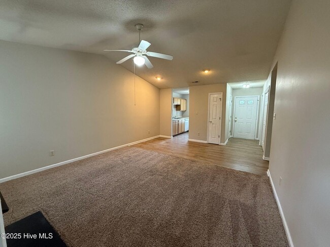 Foto del edificio - 106 Persimmon Ct