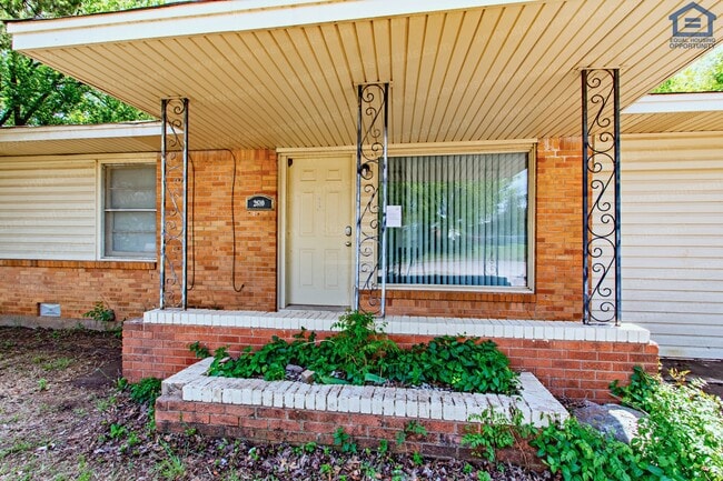 Building Photo - 2610 NW Lindy Ave