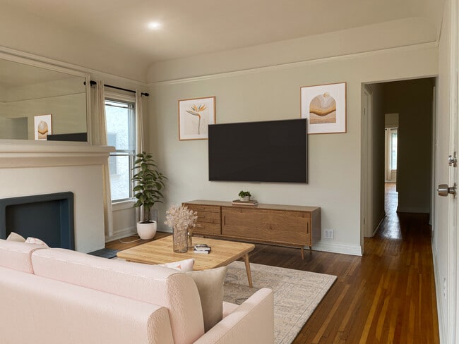 Living Room - 429 N Stanley Ave