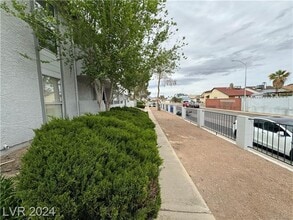 Building Photo - 1604 Justin Pl