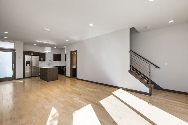 Building Photo - Spacious 3 BR home in Seattle