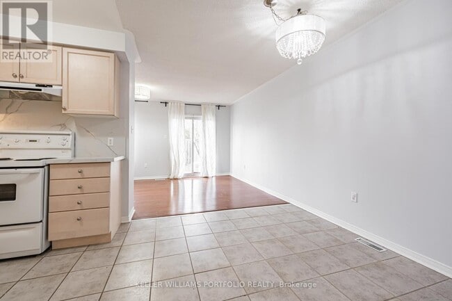 Photo du bâtiment - 7160 Waldorf Way