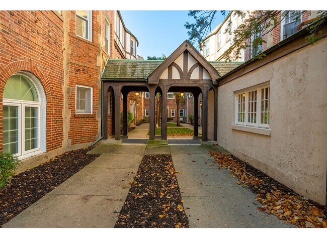 Foto del edificio - 918 Green Bay Rd