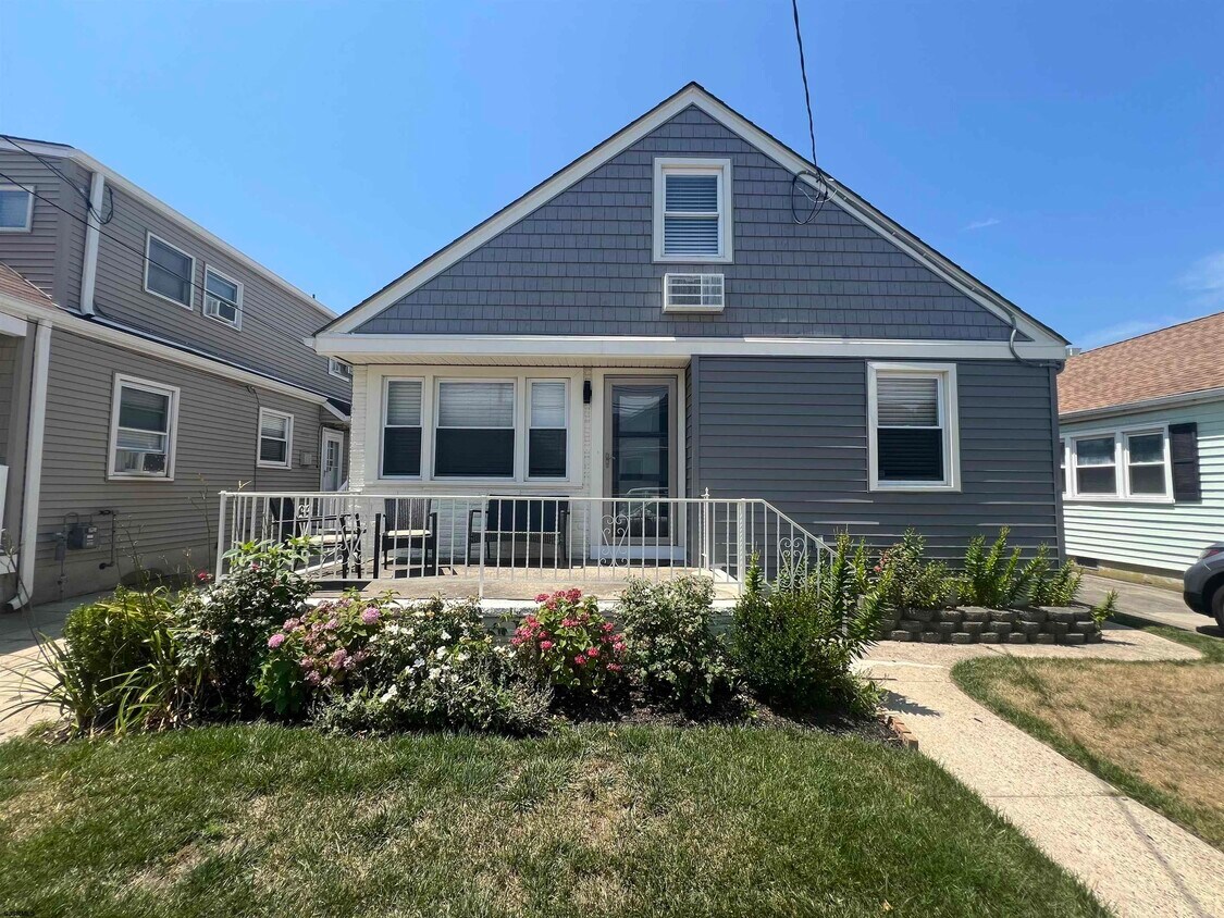 Primary Photo - 204 N Clarendon Ave