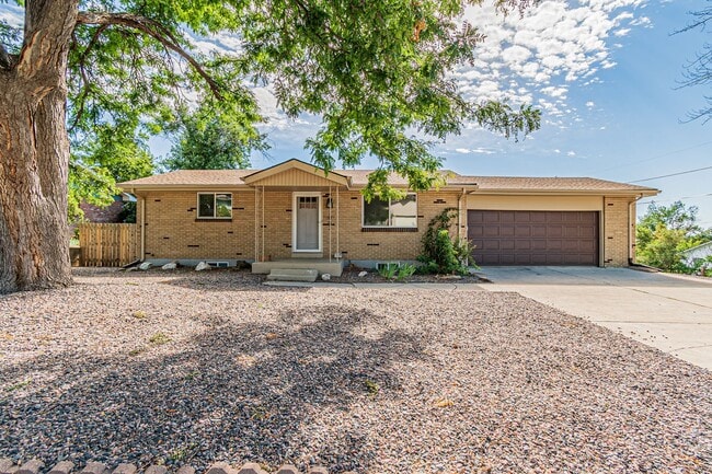 Charming 3BD, 2BA Arvada Home with 2-Car Garage and Yard - Charming 3BD, 2BA Arvada Home with 2-Car Garage and Yard