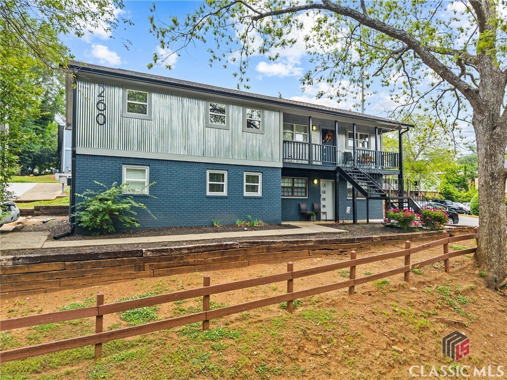 Primary Photo - 260 Little St