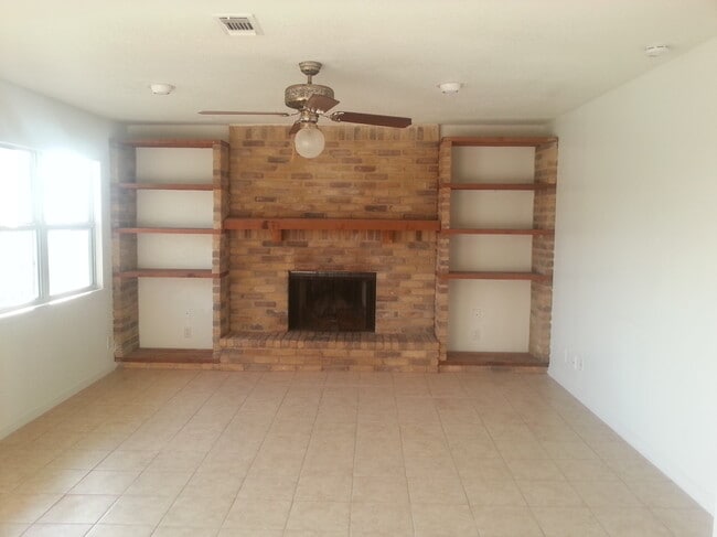 Building Photo - 503 Demya Dr