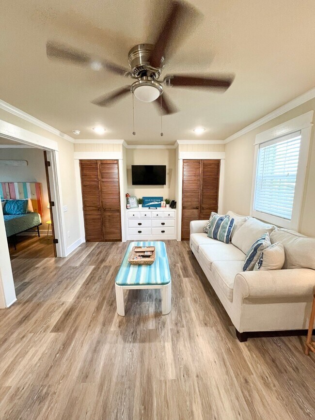 Building Photo - 1820 Avenue O 1/2