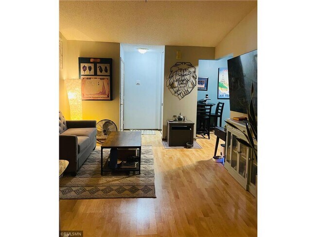 Building Photo - 2120 Ridge Dr