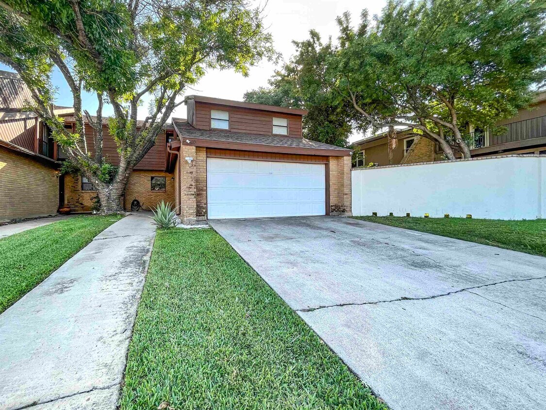 102 Weatherwood Rd Unit 113, Laredo, TX 78041 Condo for Rent in