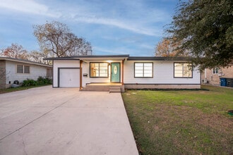Building Photo - 636 Southeast Terrace
