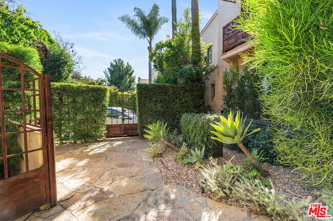 Building Photo - 1031 N La Jolla Ave