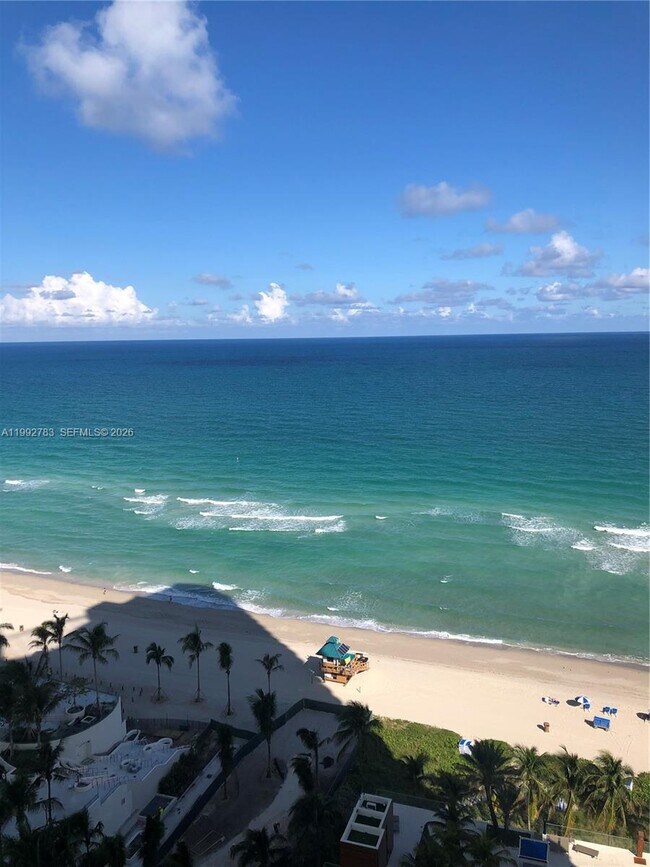 Foto del edificio - 18911 Collins Ave
