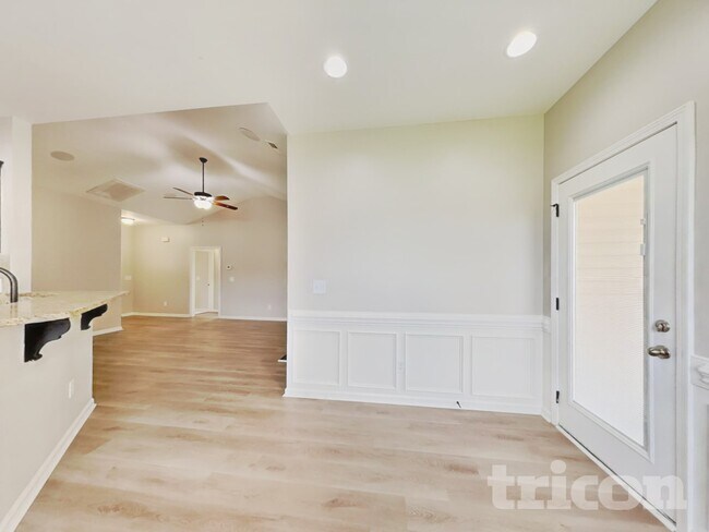 Foto del edificio - 15 Fairfax Dr