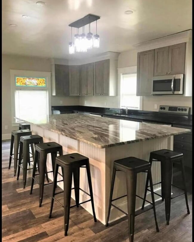 Building Photo - 99 Chapin St