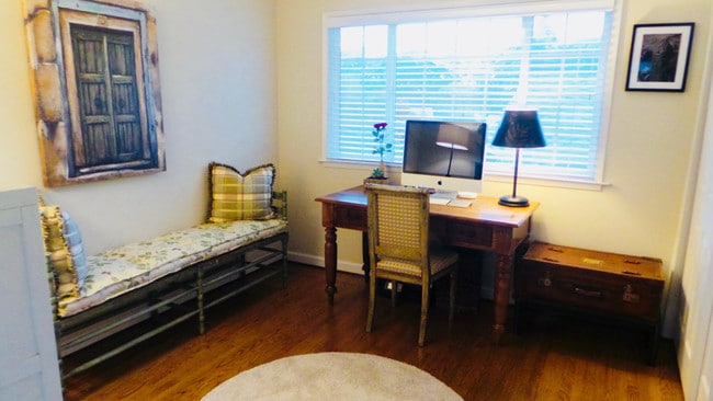 Foto del edificio - 3347 Beechwood Dr