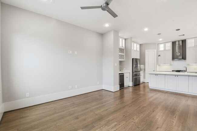 Foto del edificio - Rooftop Deck with Downtown Views in Sawyer Heights