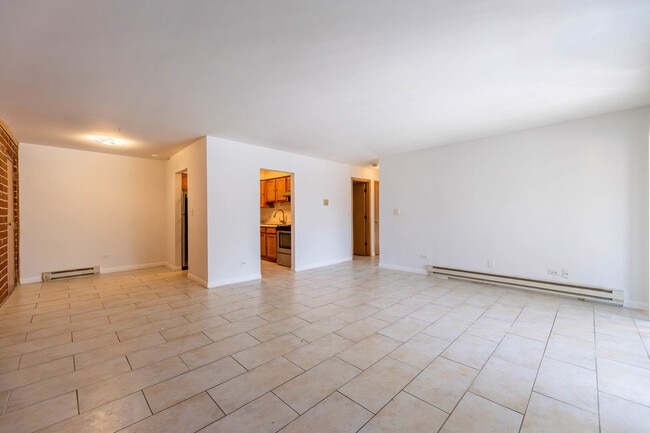 Building Photo - 1950 Canal St