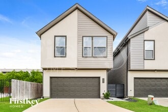 Building Photo - 305 N Centro Cir