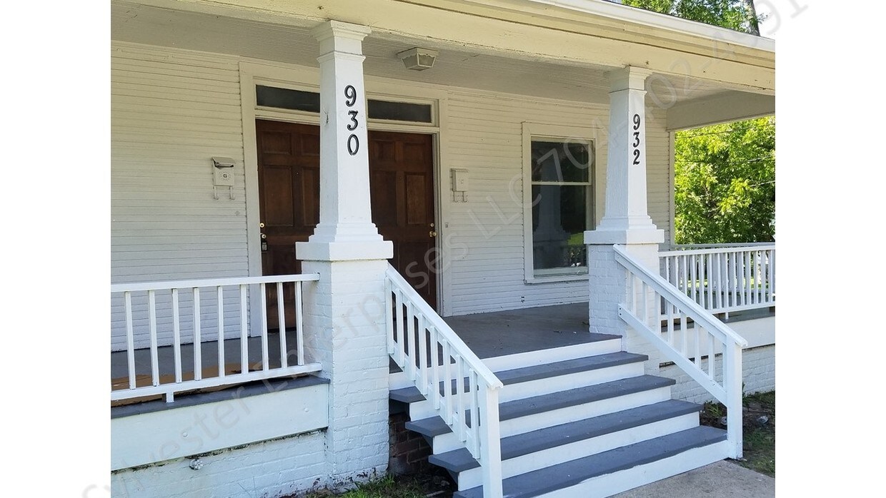 Primary Photo - 930 N Main St