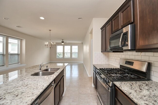 Building Photo - 1605 Summer City Dr