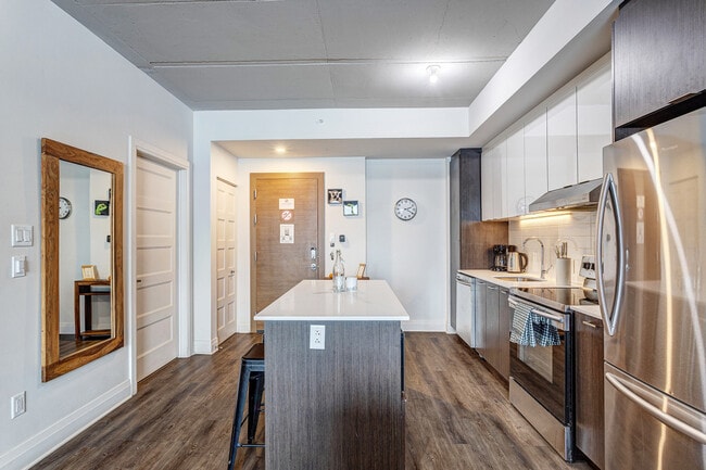 Building Photo - 3075 Promenade du Quartier-Saint-Martin