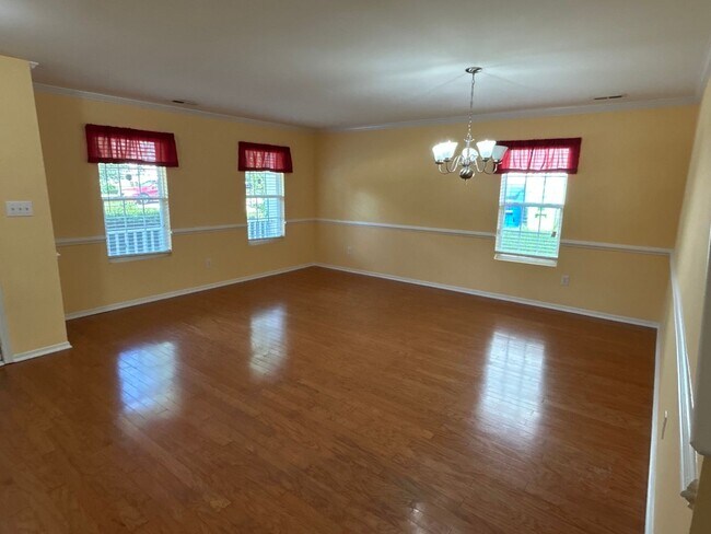 Foto del edificio - Spacious 3 Bed | 2.5 Bath House in Raleigh