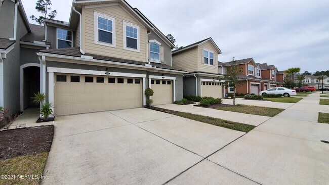 Building Photo - 221 Richmond Dr
