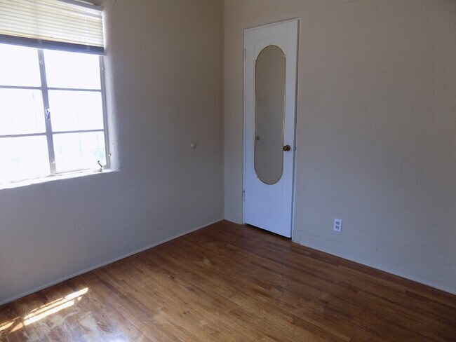 Building Photo - 2646 Morningside Dr NE