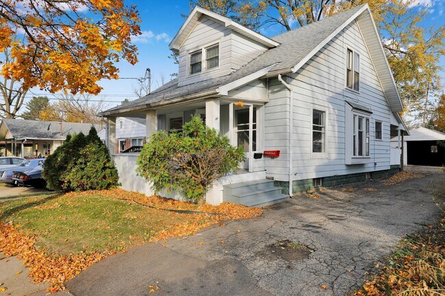 Building Photo - 405 E Hodge Ave