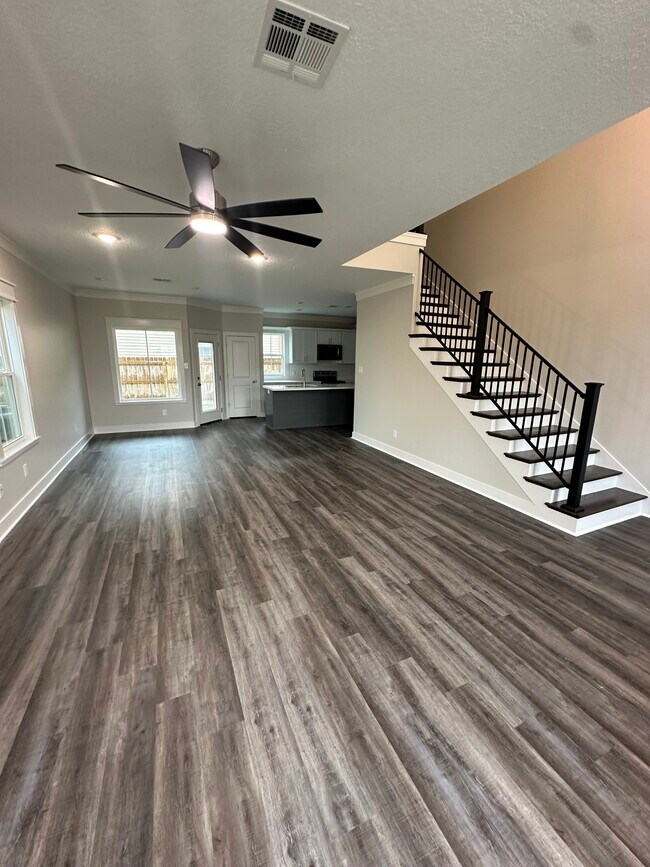 living room - 1711 Bilbo St