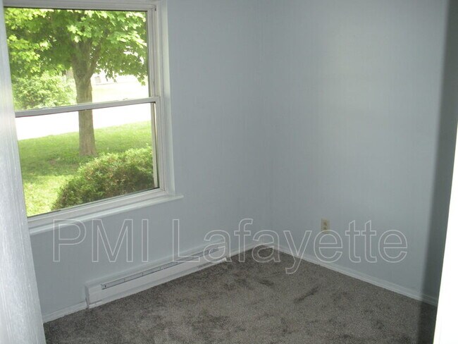 Building Photo - 817 Julia Ln
