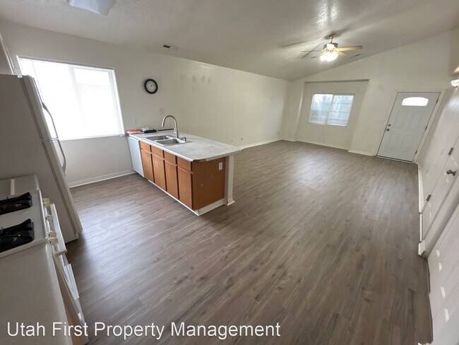 Foto del edificio - 3 br, 2.5 bath House - 1469 N Cedar Blvd