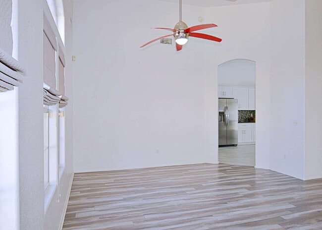 Building Photo - 5/3 Stunner in Cathedral City