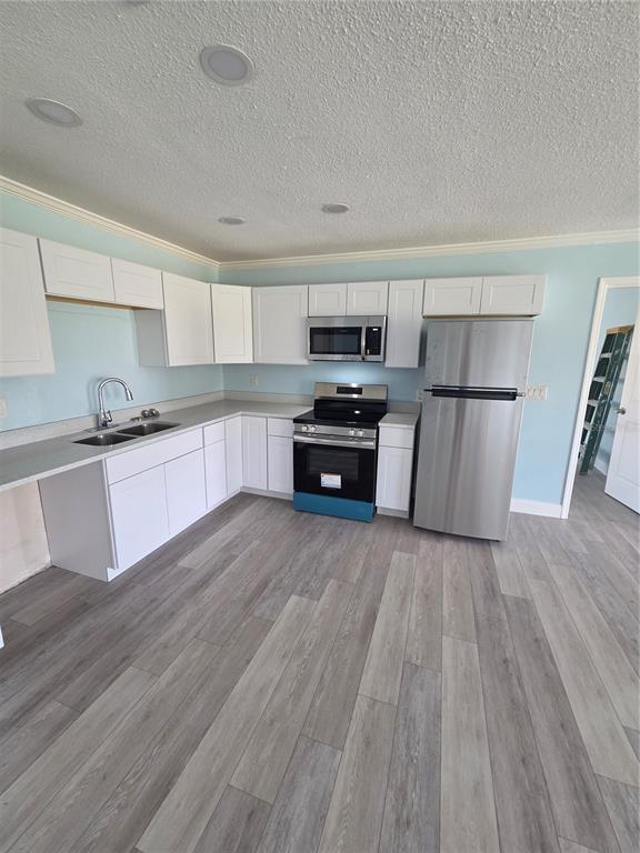 Foto del edificio - 9001 Spring Hill Dr