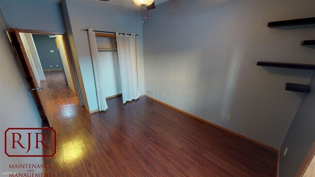 Building Photo - 116 N 5th St