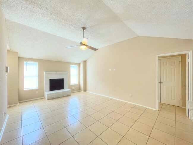Foto del edificio - 5619 Gineridge Dr